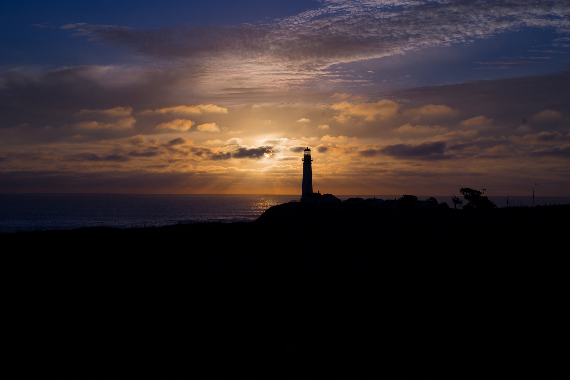 image of a lighthouse that is dark