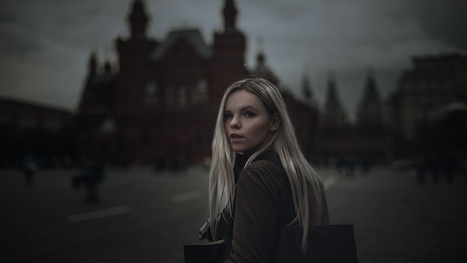 image of a woman who is anxious of her surroundings
