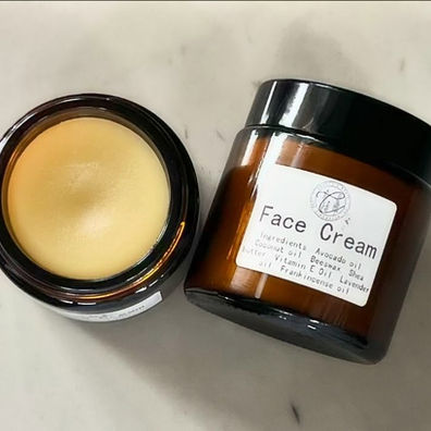 🌿 Ingredient Education: The Natural Oils Your Skin Craves in Fall & Winter