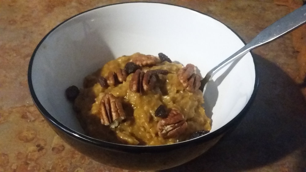 Overnight pumpkin oatmeal in the slow cooker with old fashioned rolled