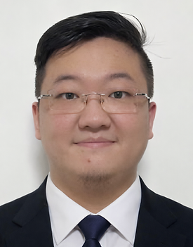 正式肖像照的男性穿着西装.png