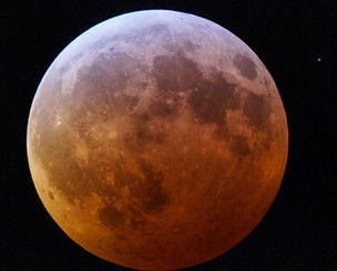 Lunar Eclipse/Blood Moon, Holmbury St Mary, UK, (by Dr. Ryan French)