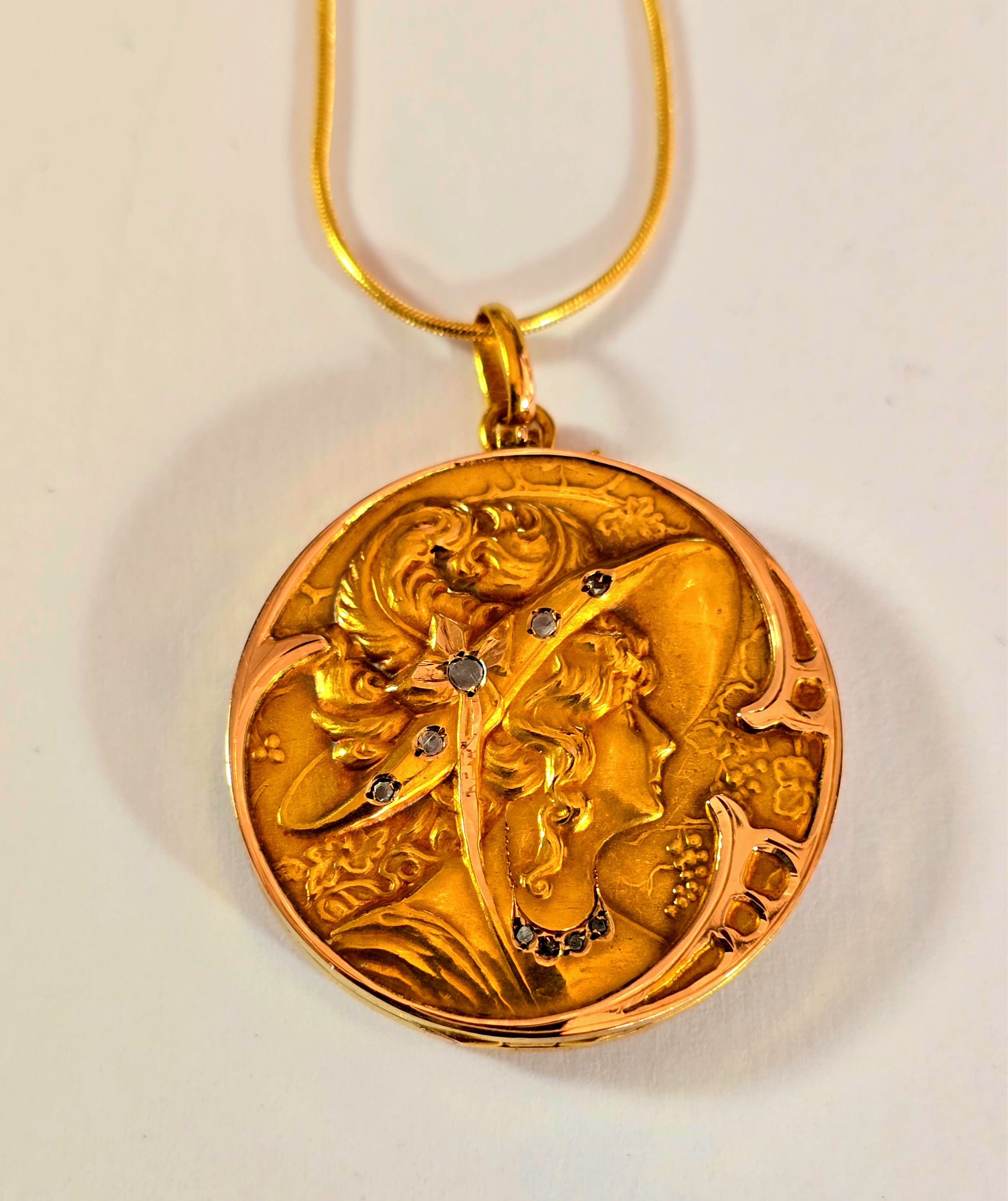 wunderschönes Jugendstil Medallion Anhänger Diamanten 750 Rot u. Gelbgold Gold