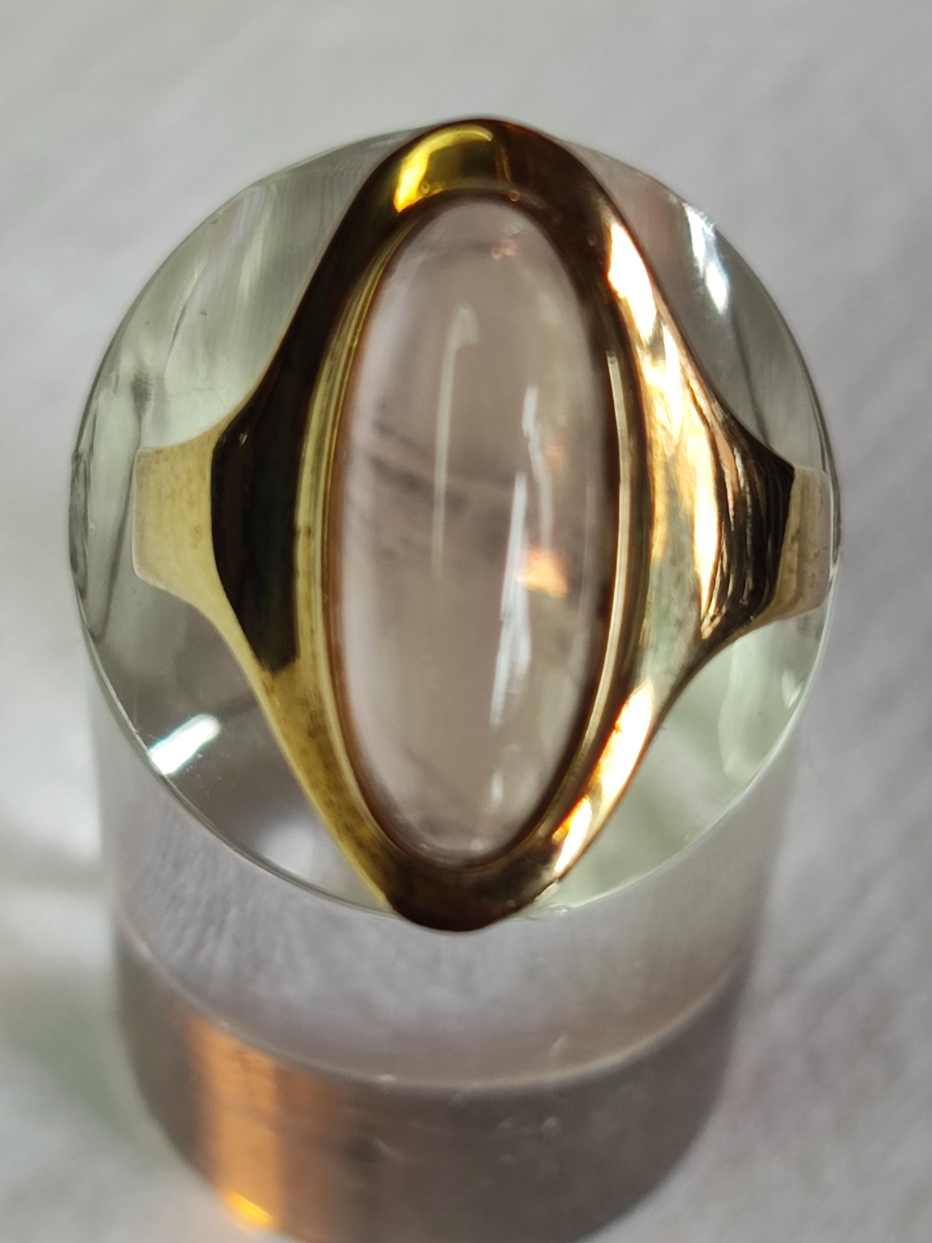Damenring 333 GG ovaler Mineralchapochon 18,4 mm Länge RG 61 / 2,65 Gr.