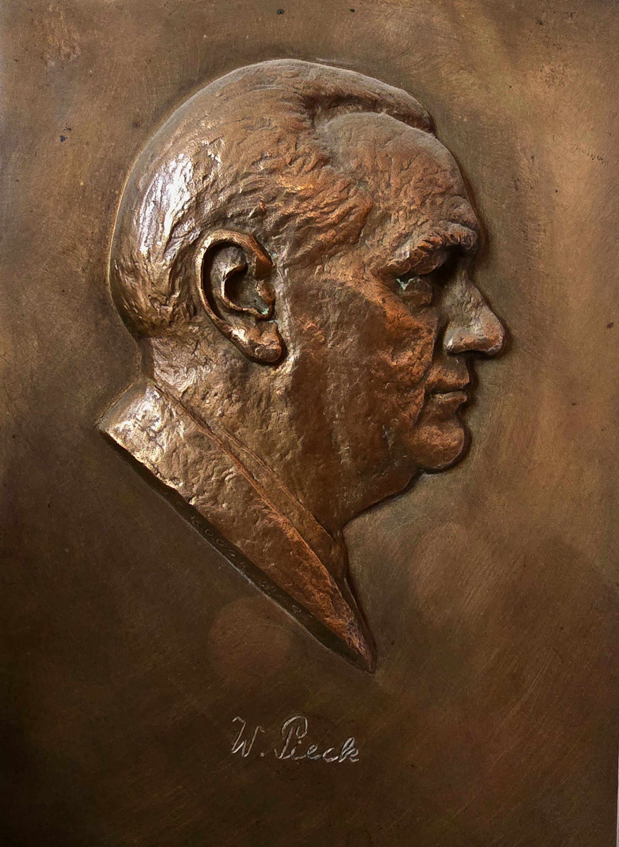 Wilhelm Pieck Bronze v. Dr. J.F. Rogge sign., Lauchhammer Marke 29,5 x 21,5