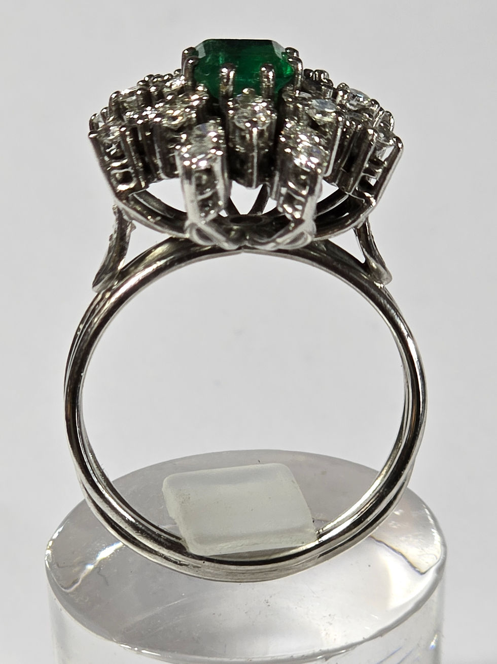 Miniaturbild: Fantastischer Damenring 585 WG Smaragd 0,91 ct, Brill. 1,02 ct, RG 60 8,88 Gr.