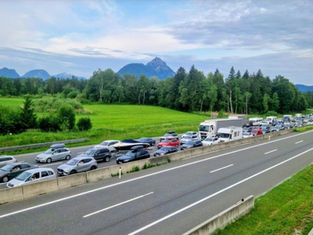 Pfingstwochenende beginnt mit 5 Stunden Verkehrschaos