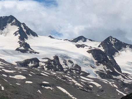 Ein Tag im Zeichen von Wolken und Gletschern