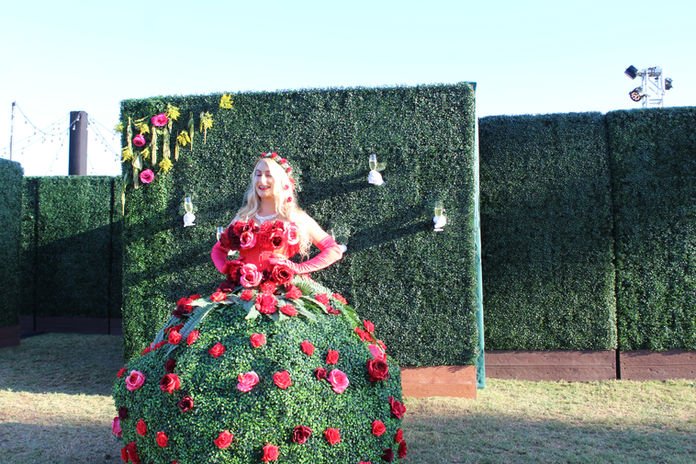 Performer wearing a champagne skirt serving drinks to guests at a luxury wedding reception