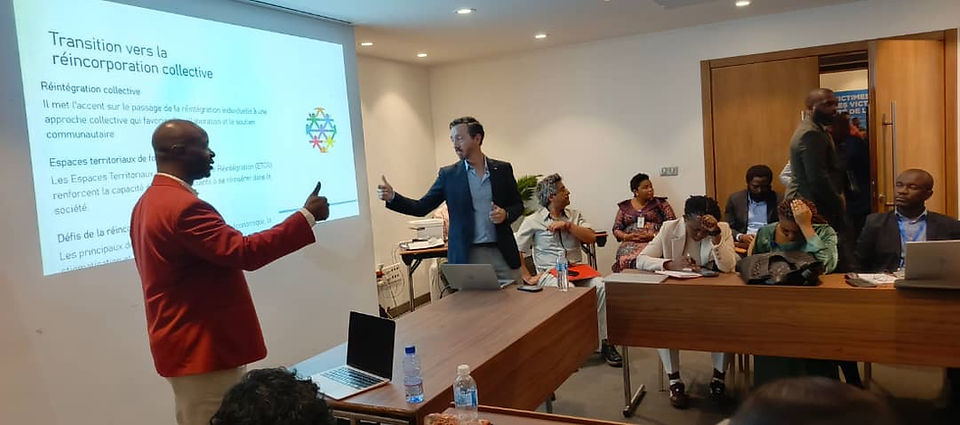 Photo de la délégation de l’ASBL Katambayi Tshiminyi Association lors de la rencontre RDC–Colombie sur la justice transitionnelle, à Kinshasa, le 2 juillet 2025.