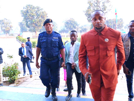 Photo de la délégation de la CONADESI reçue par le Gouverneur ad intérim à Kananga dans le cadre d’une mission de sensibilisation pour la paix et le désarmement.