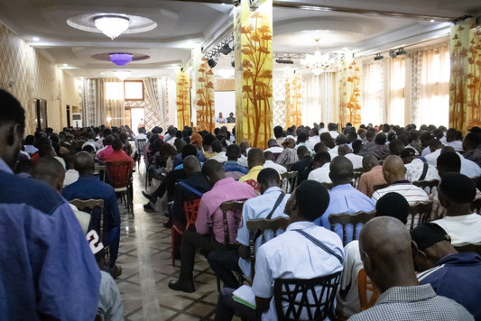 Photo de la remise des brevets de formation CONADESI au Kasaï Oriental par les autorités provinciales.