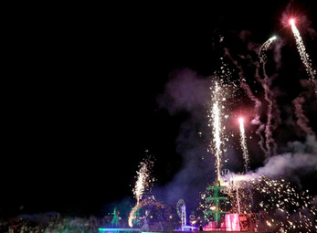 compagnie echassiers
animation parade de rue
spectacle de rue
spectacle lumineux
spectacle pyrotechnique