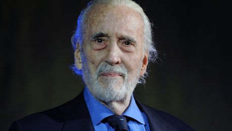 Falece Christopher Lee, aos 93 anos.