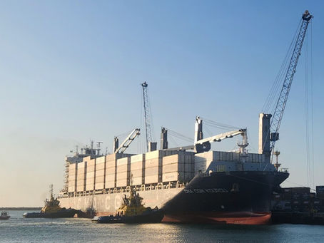 Porto de Fortaleza recebe 1º navio da safra de frutas com destino à Europa
