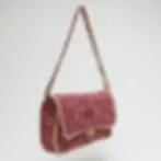 Sac en raphia Malala avec chaîne porté à l’épaule