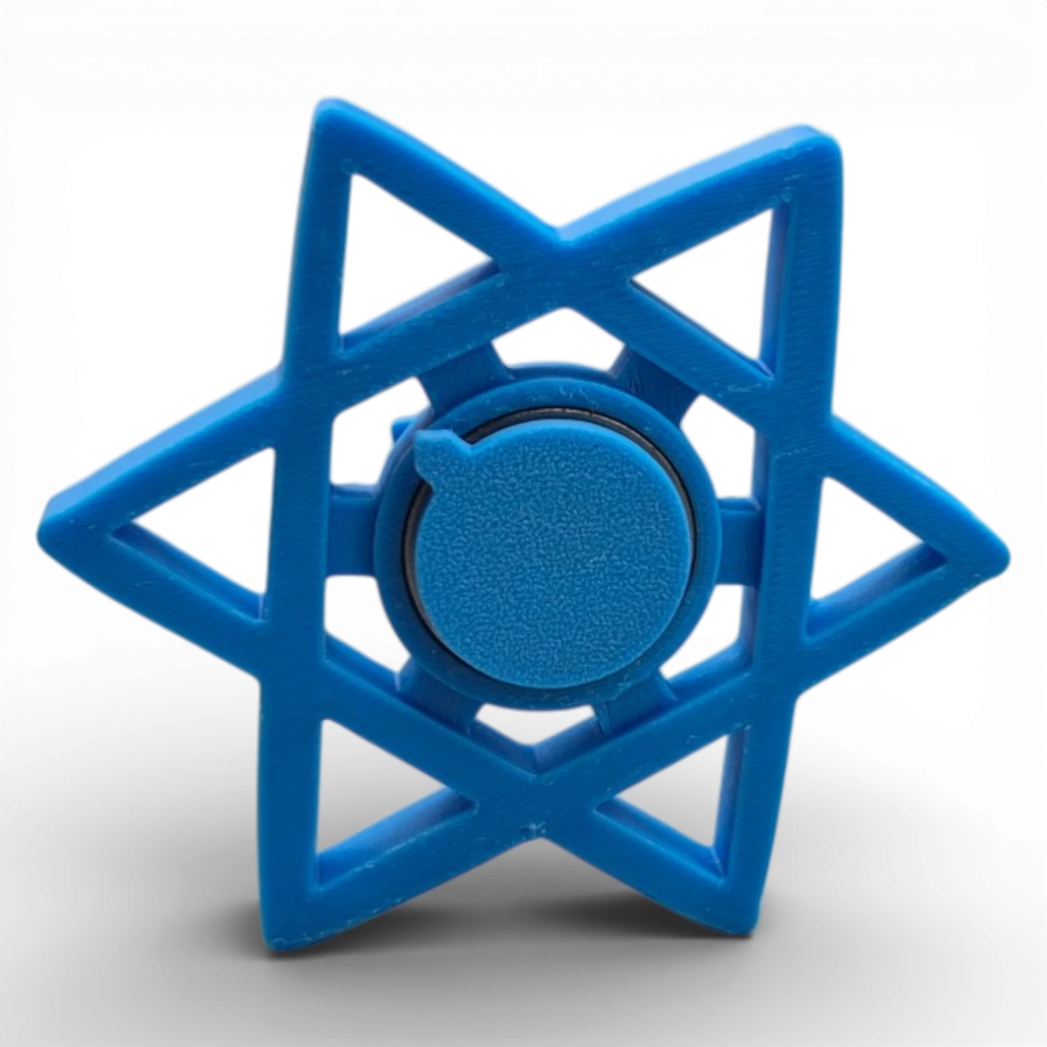 Nahaufnahme des handlichen Magen David Fidget-Spinner Davidstern aus dem 3D-Drucker für unterwegs