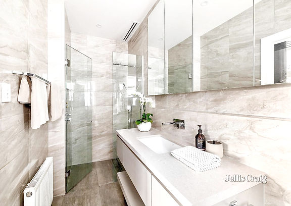 0682EE56-4066-42D0-8807-2A755A4A59E1_1_2