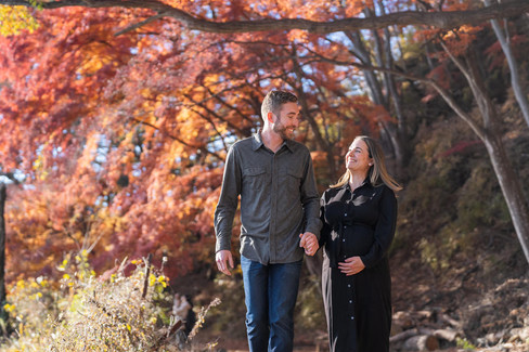 Proposal photo session under autumn leaves in Kawaguchiko