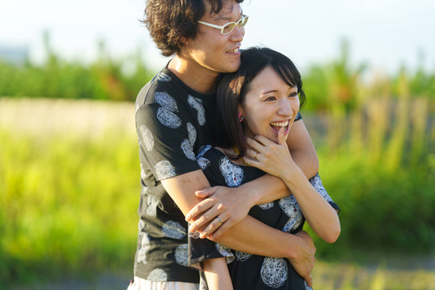 九十九里浜で夕方のカップルフォト撮影