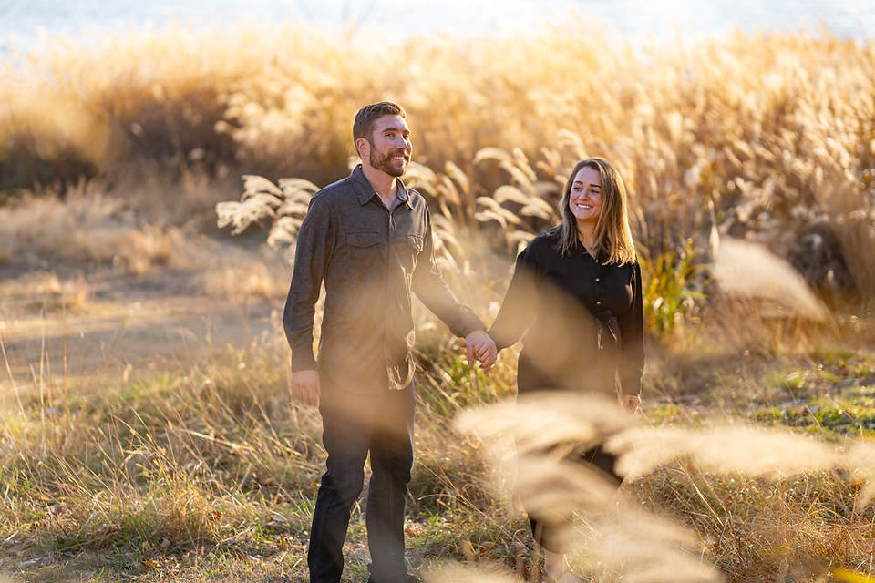 Proposal photo session under autumn leaves in Kawaguchiko