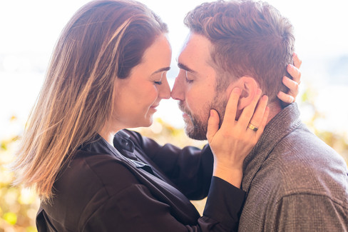 Proposal photo session under autumn leaves in Kawaguchiko