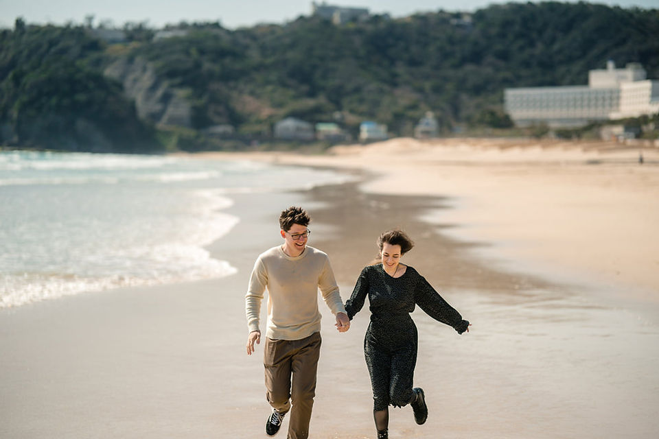 a couple session at white sand beach in Izu