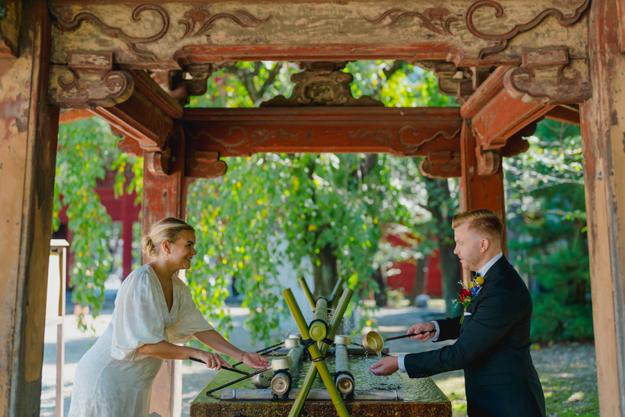 Pre-wedding session at Zojoji, a historical temple in Tokyo