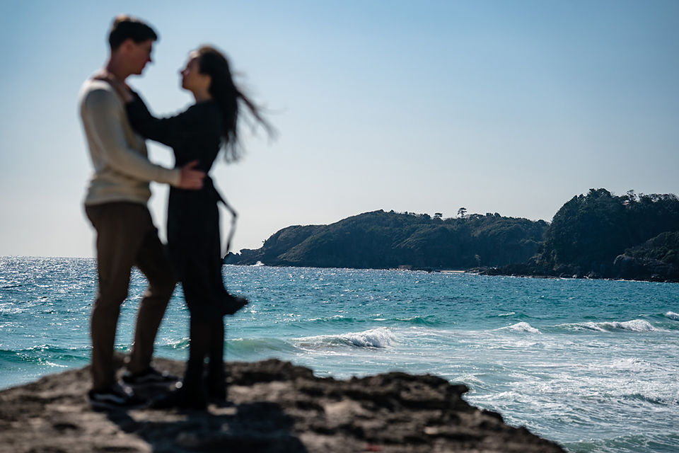 a couple session at white sand beach in Izu