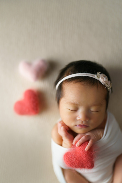 ニューボーンフォト ハートを持って