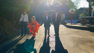 横浜市港北区・高田天満宮で七五三 - 夕陽が美しく入りこむ神社での撮影から