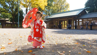 東郷神社 - 地毛結い日本髪で3歳の七五三詣り