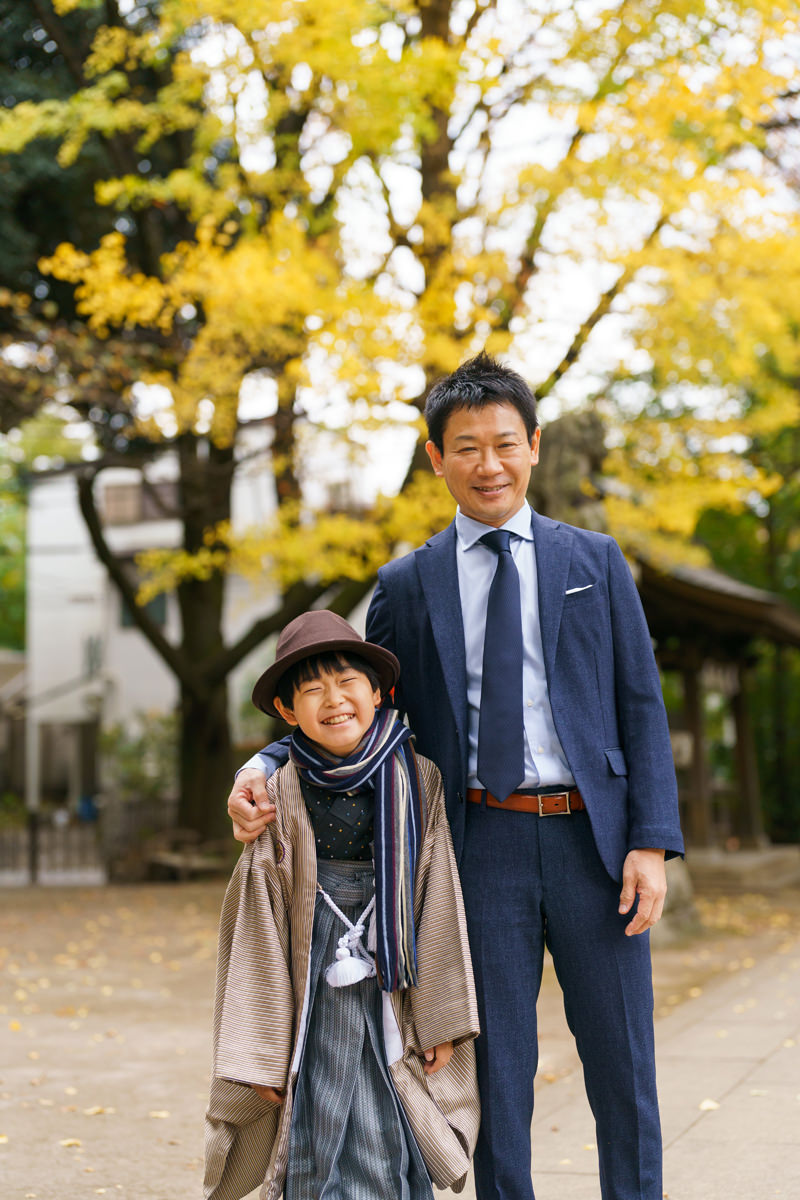 パパとの記念写真 石神井氷川神社での七五三詣り