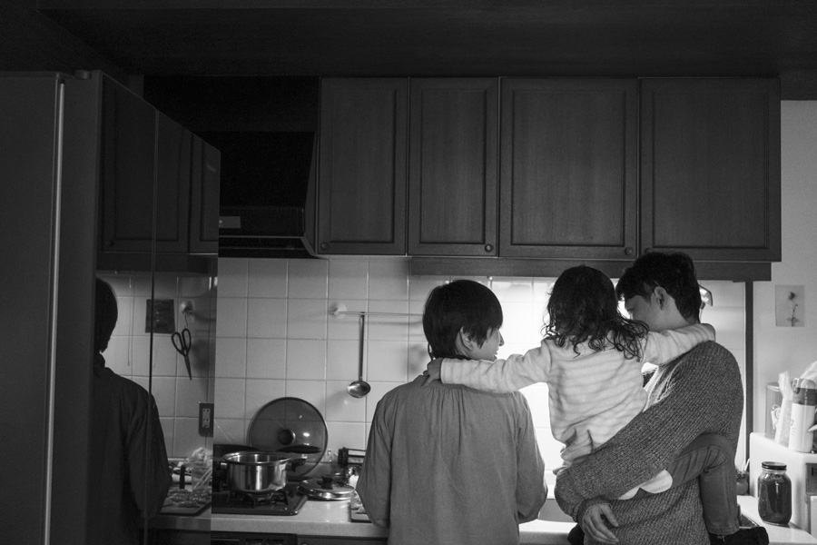 みんなでおせち準備　ご自宅でのドキュメンタリー的家族写真