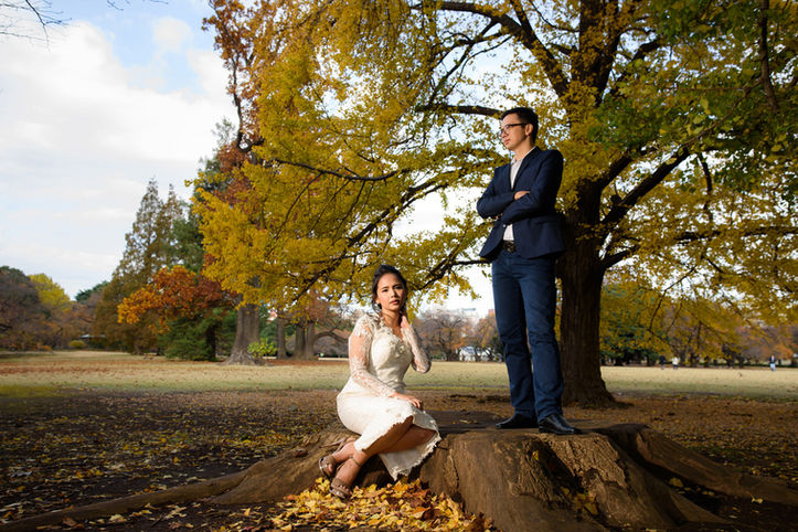 pre-wedding photo session during red leaves season in Tokyo