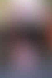 武蔵野八幡宮の境内で撮影した七五三記念写真。着物姿の3歳女の子と秋の光。