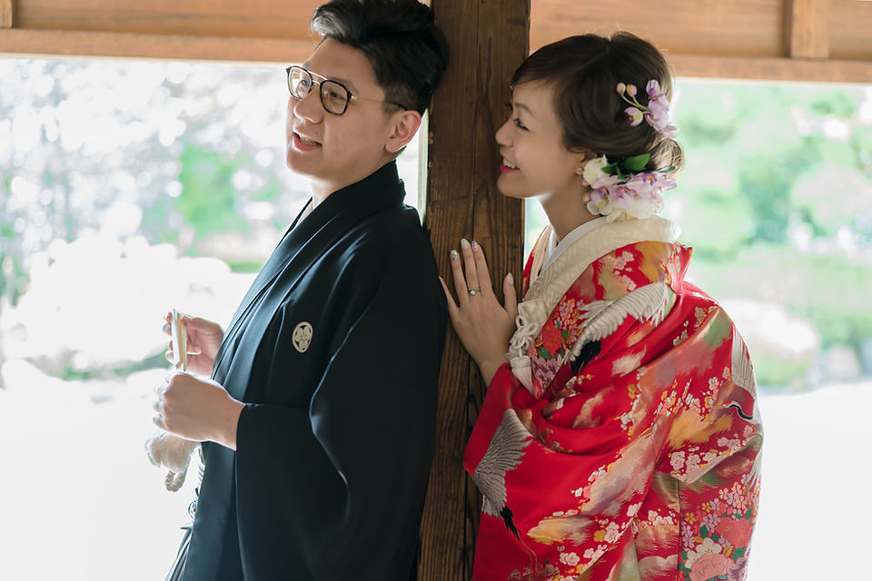 Couple in traditional Japanese wedding kimono sharing a quiet moment inside Honmaru Goten in Kawagoe