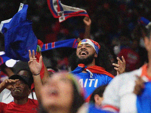 POR QUE OS HAITIANOS QUE CONSEGUIRAM ASSISTIR O JOGO CONTRA O BRASIL REPRESENTAM TANTO?