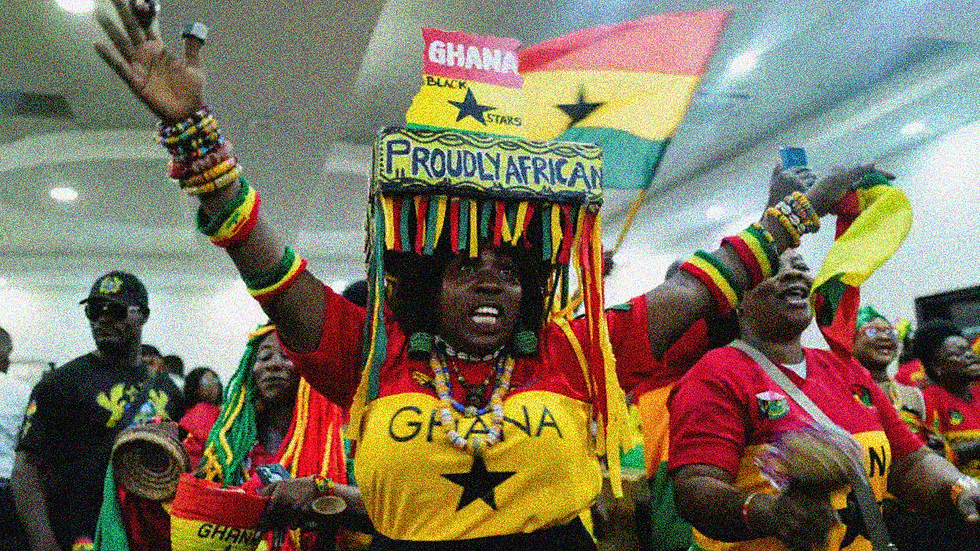 Torcedores de Gana, representando a expressão "black stars".