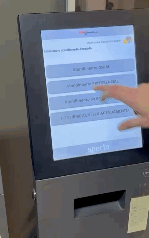 Senha sendo impressa e cortada TES Touch 15" Slim