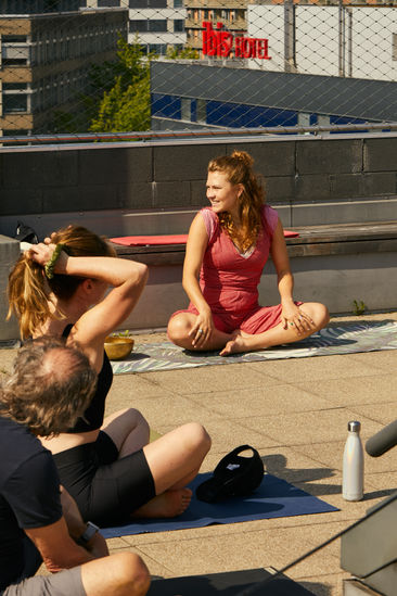 Rooftop_Yoga_003.JPEG