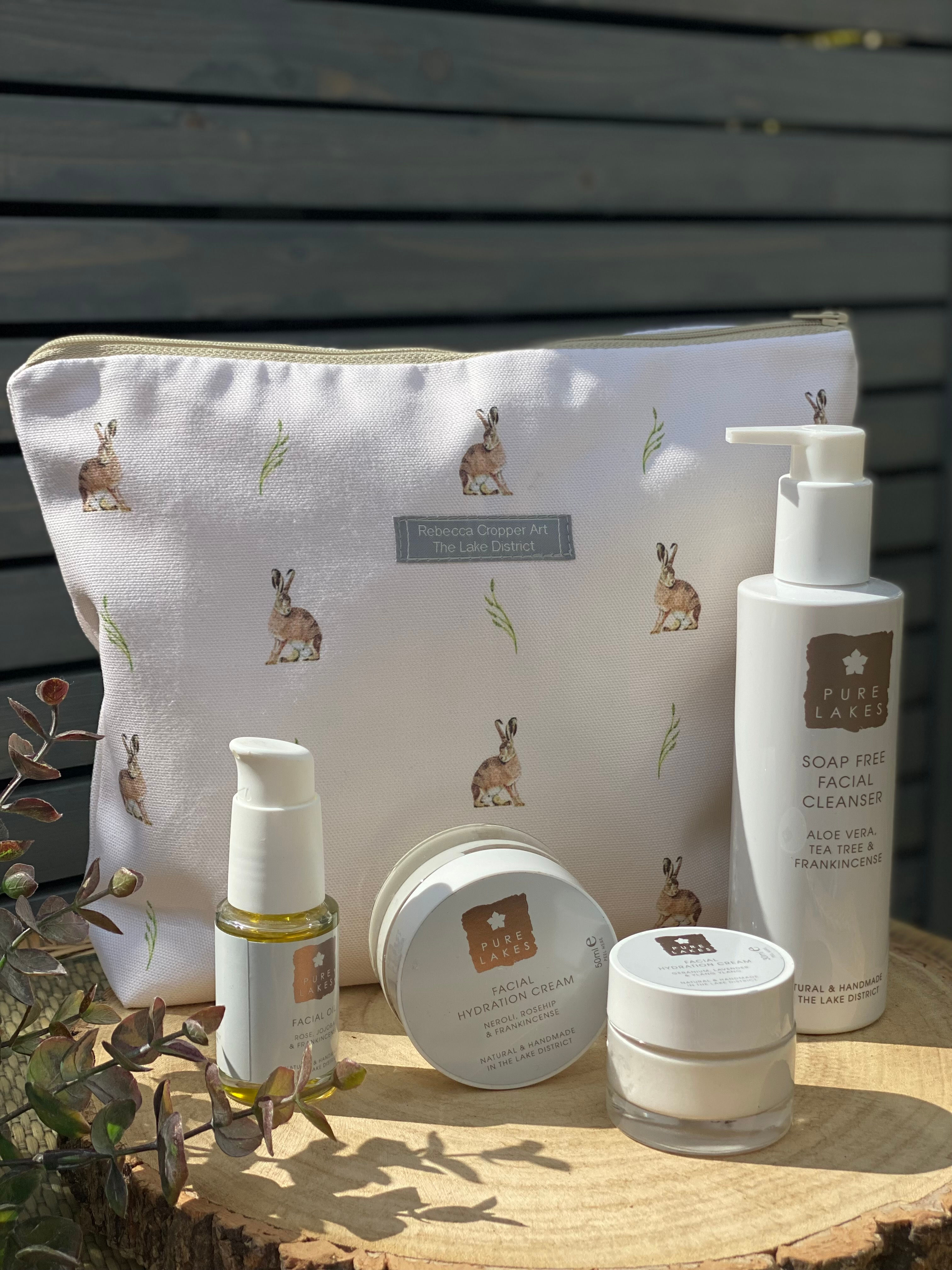 Wash Bag With Hare & Grass