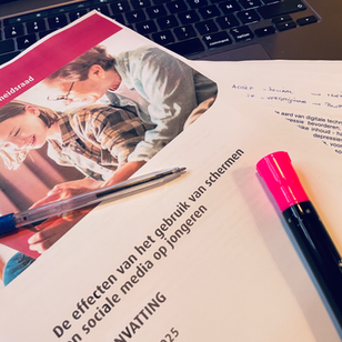 Wat adviseert de Hoge Gezondheidsraad nu eigenlijk over jongeren, schermen en schermtijd?