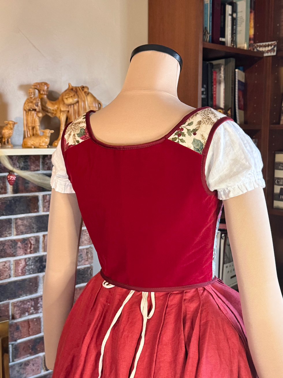 Thumbnail: Dirndl bodice in Velvet Poinsettia size Medium
