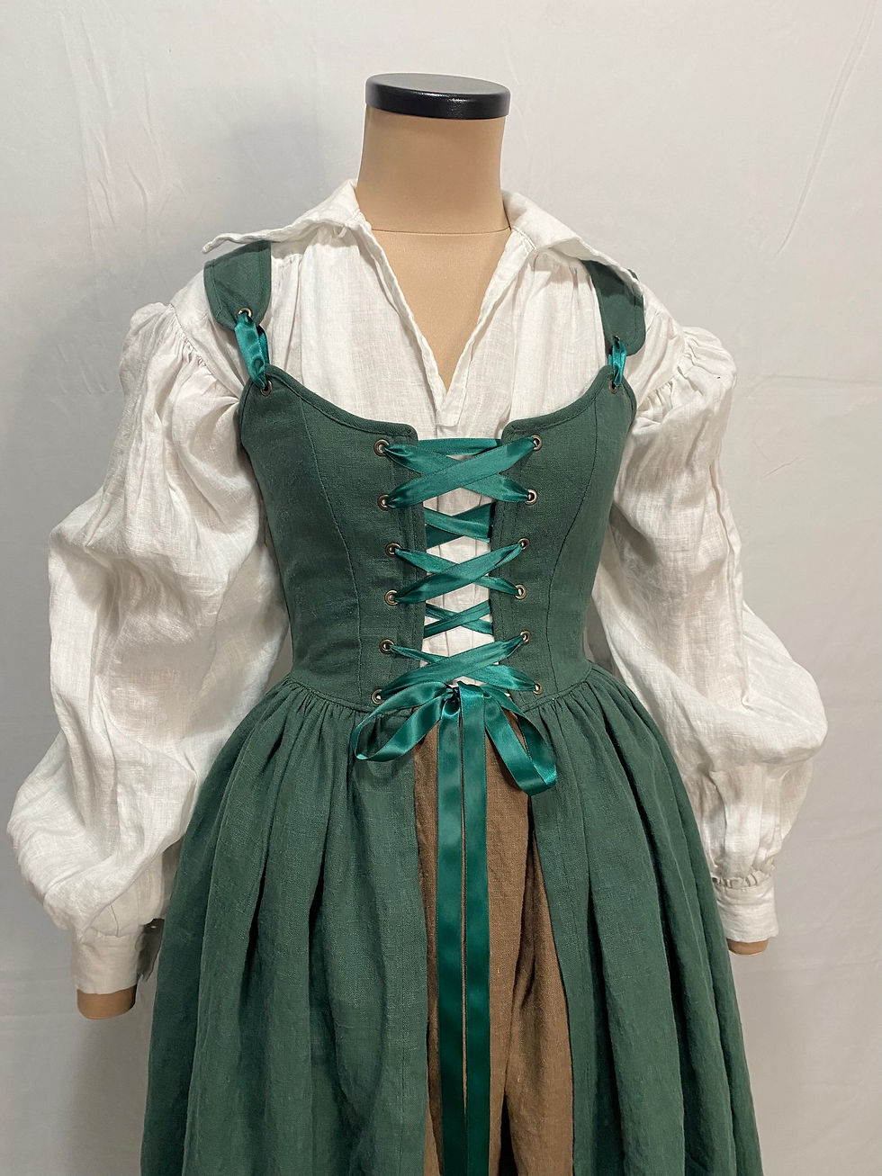 Thumbnail: Faire Overdress in Emerald 