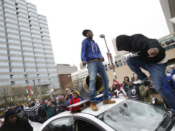 Protestadores retornar ao ruas de Baltimore