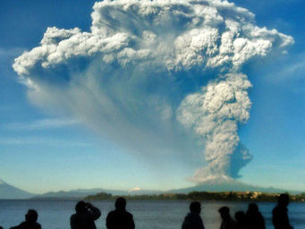 Chile em Alerta vermelho como entra em Erupção o Vulcão Calbuco (VIDEO)
