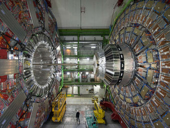 CERN Grande Hadron Collider reinicia após a atualização de dois anos para permitir experimentos de m