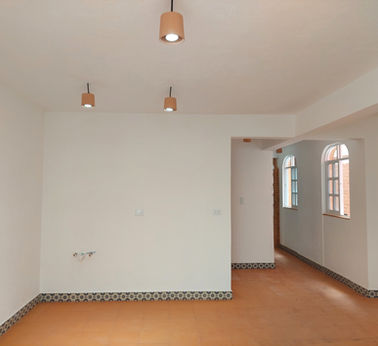 Habitación con piso original conservado en Casa Santa Maria
