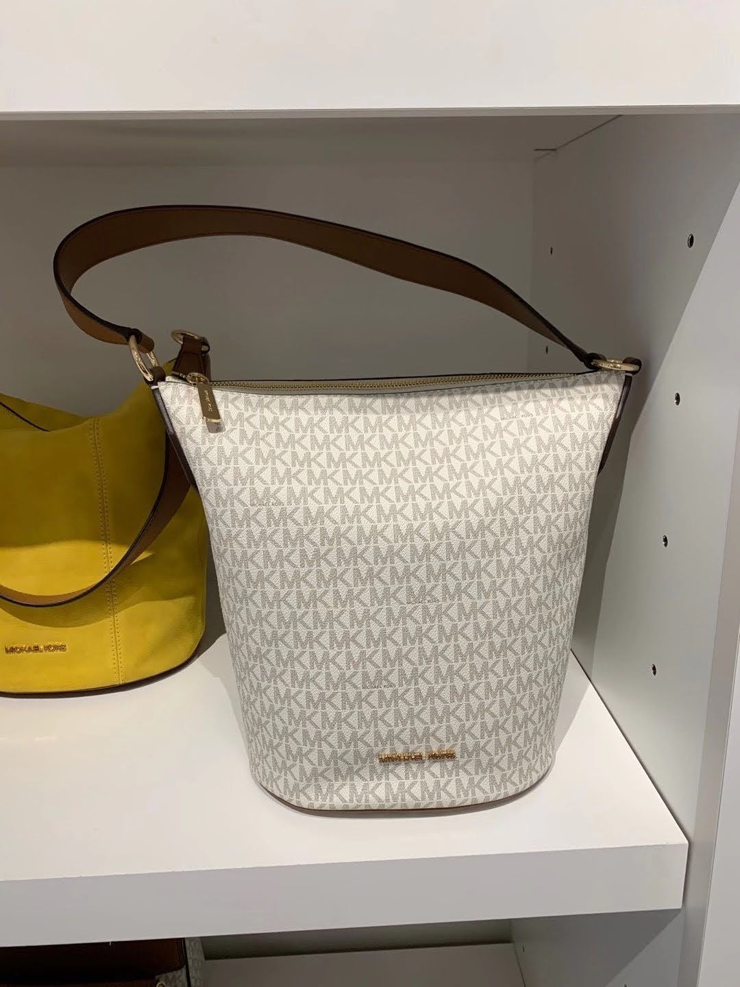 Michael Kors Brooke Bucket